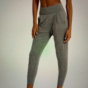 Vuori Lux At Ease Harem Pant